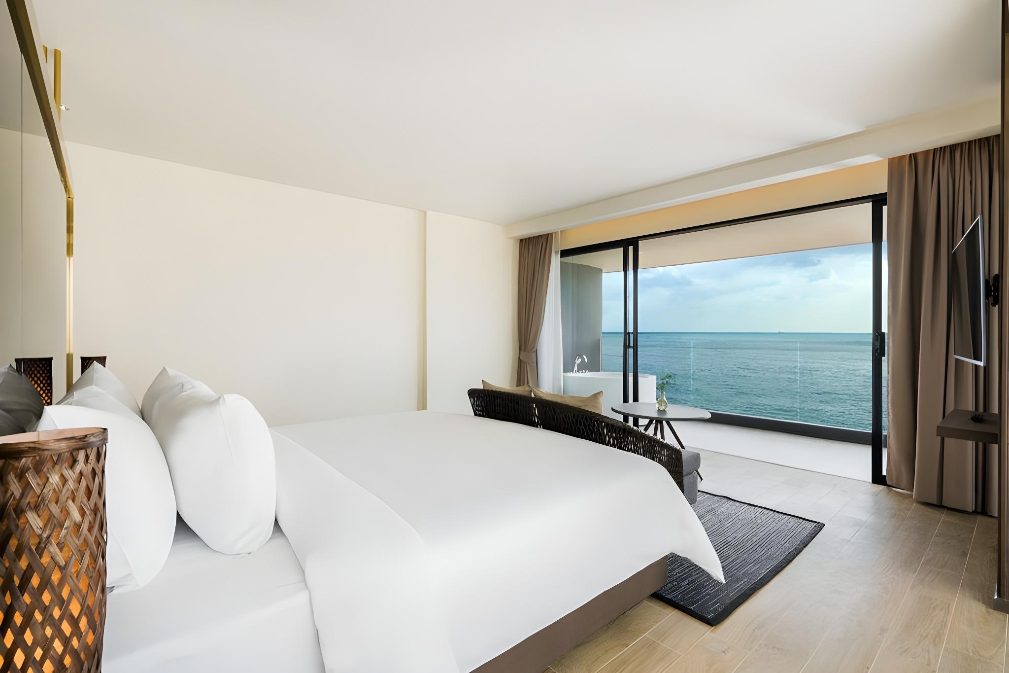 Ocean, Suite, King Bed, Skybath, Merry Building