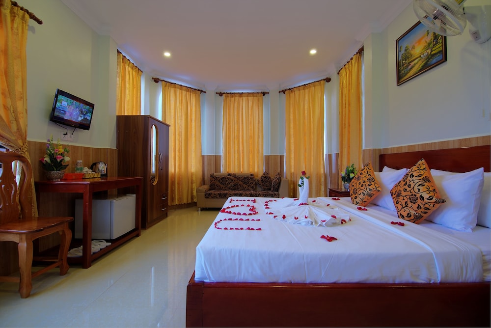 DELUXE, KING BED