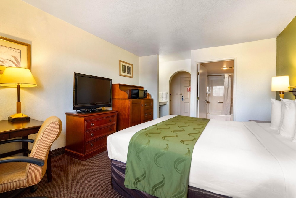Rodeway Inn Auburn, CA 27/41