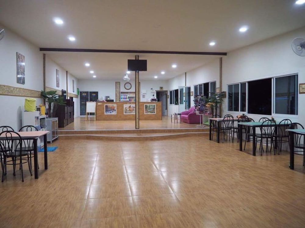 At Night Airport Resort 37/46