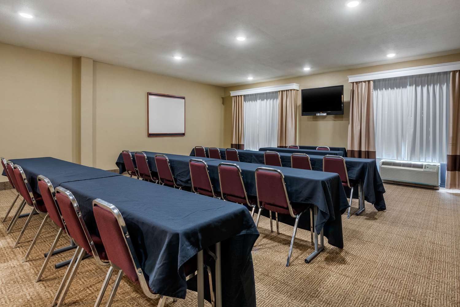 Comfort Suites near Route 66 44/49