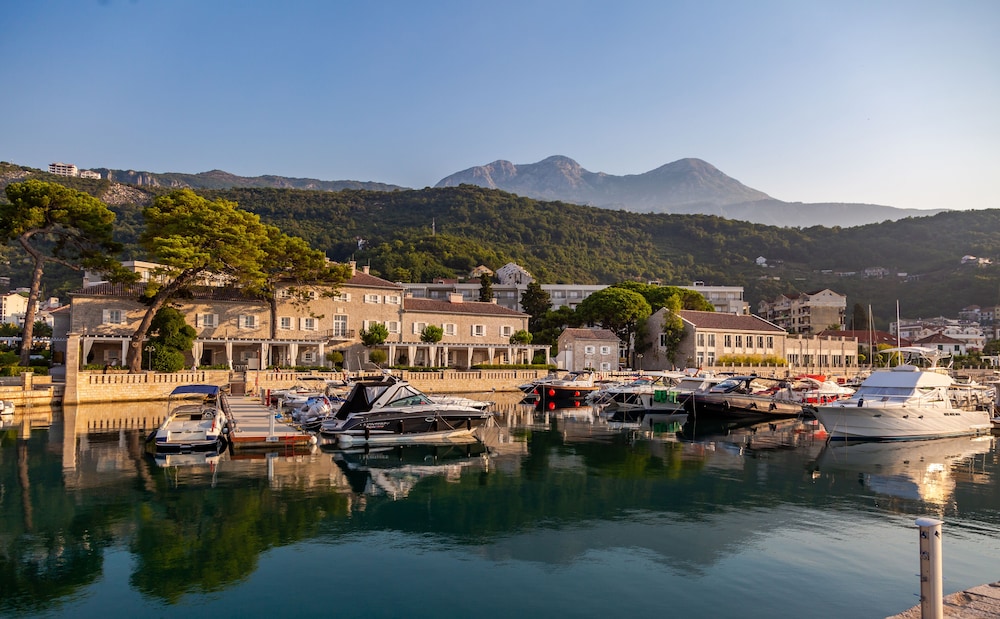 Lazure Hotel and Marina 37/50