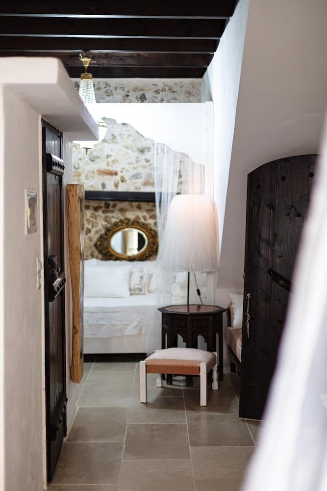 Antonia's House 49/50