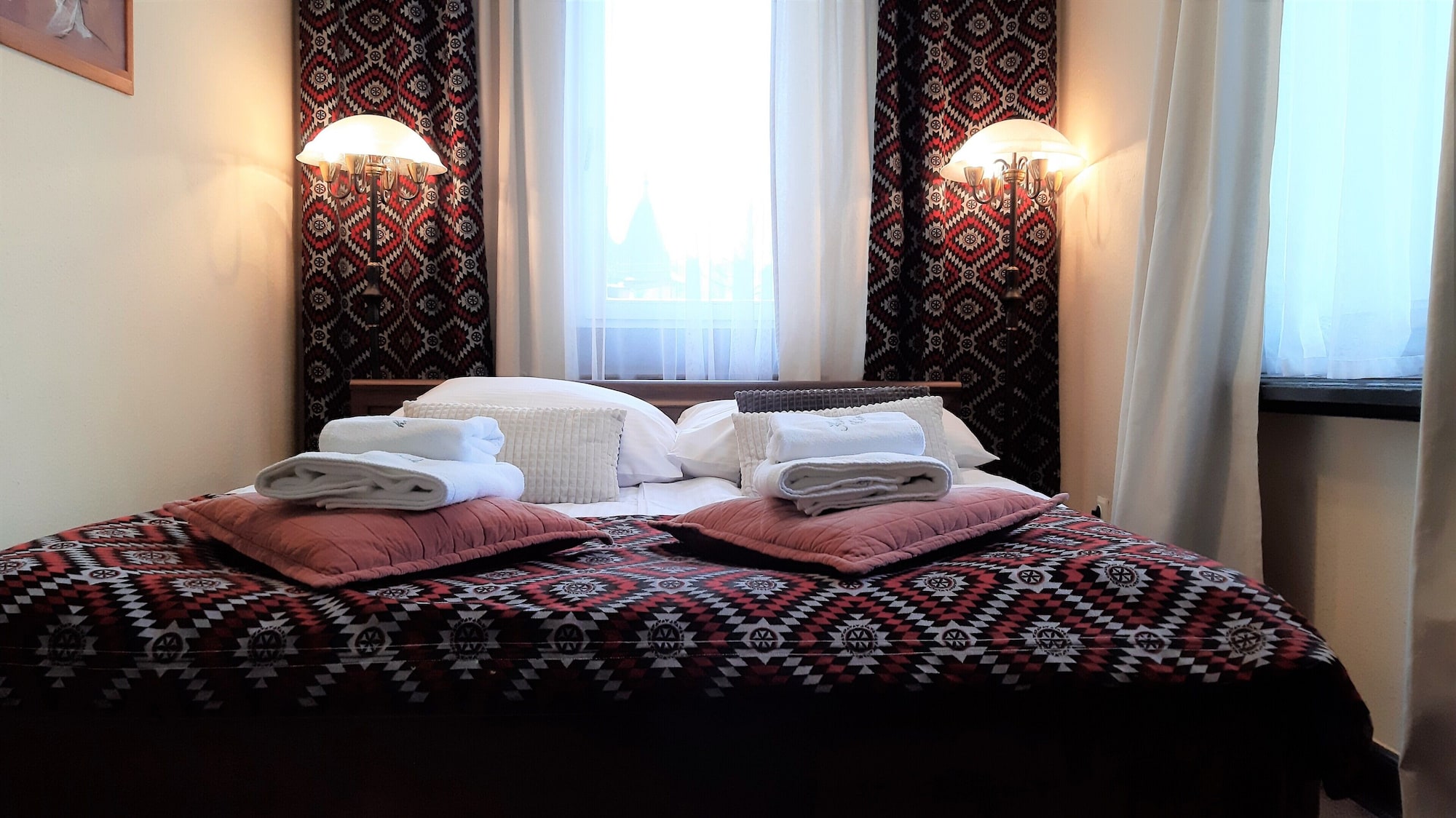 TRADITIONAL, APARTMENT