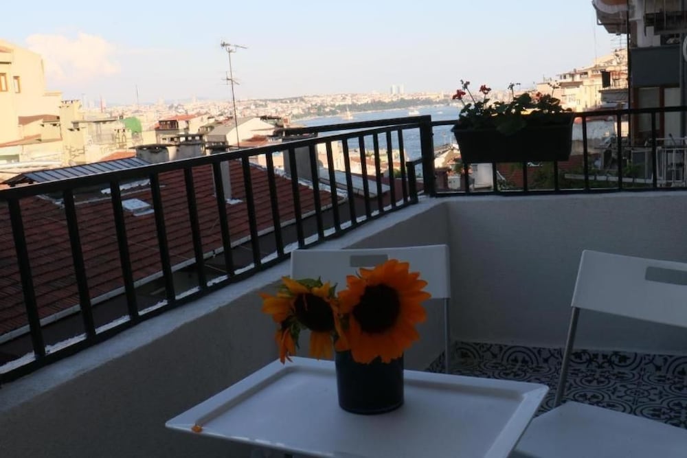 Levanten Hostel 46/53