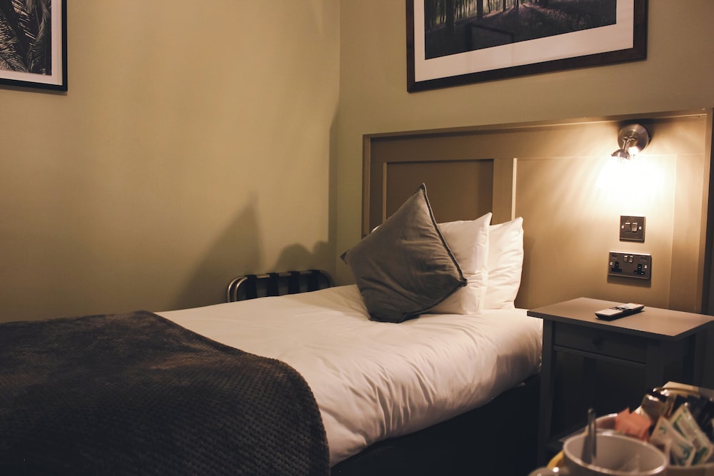 ROOM, TWIN BEDS
