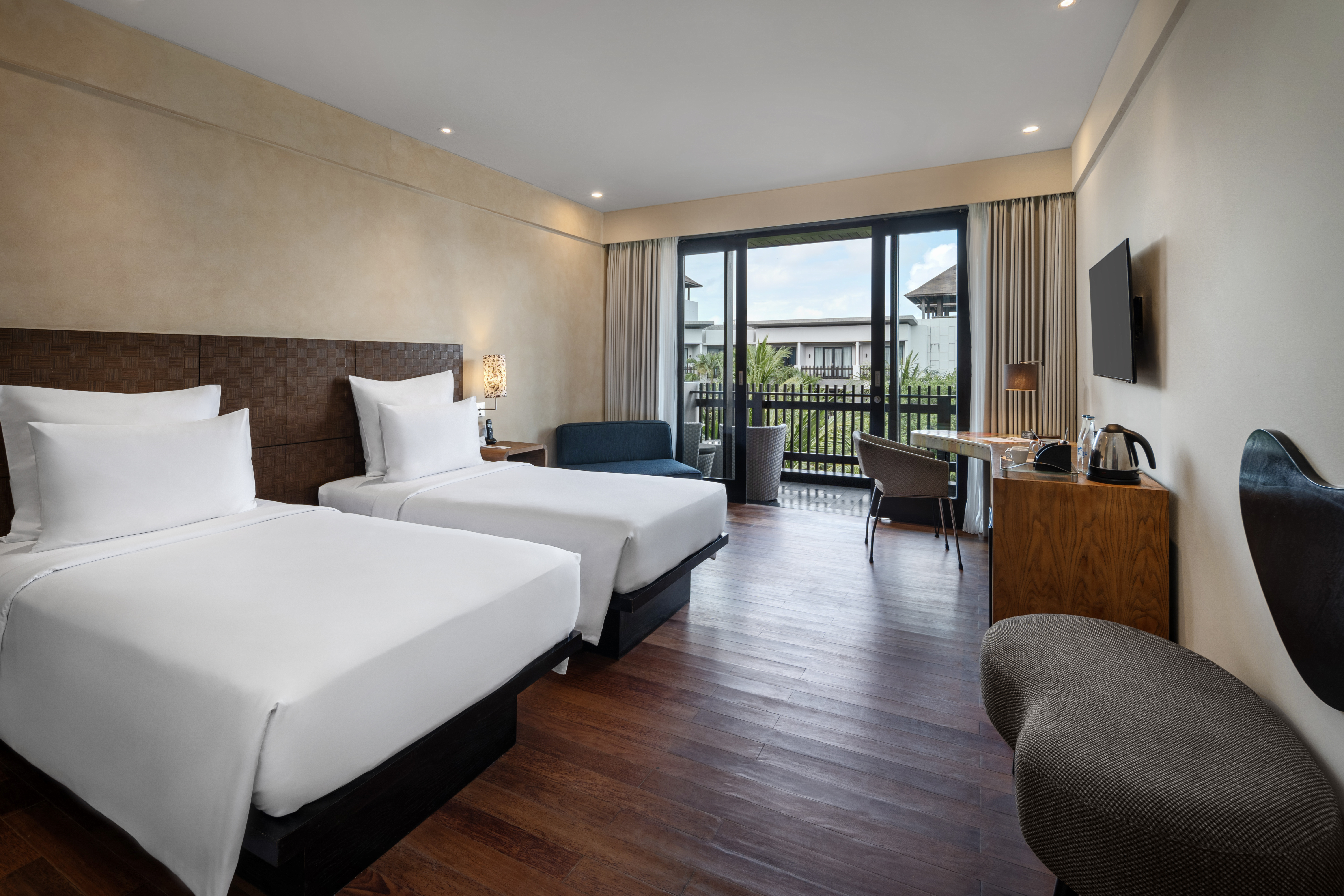 DELUXE, TWIN BEDS, GARDEN VIEW