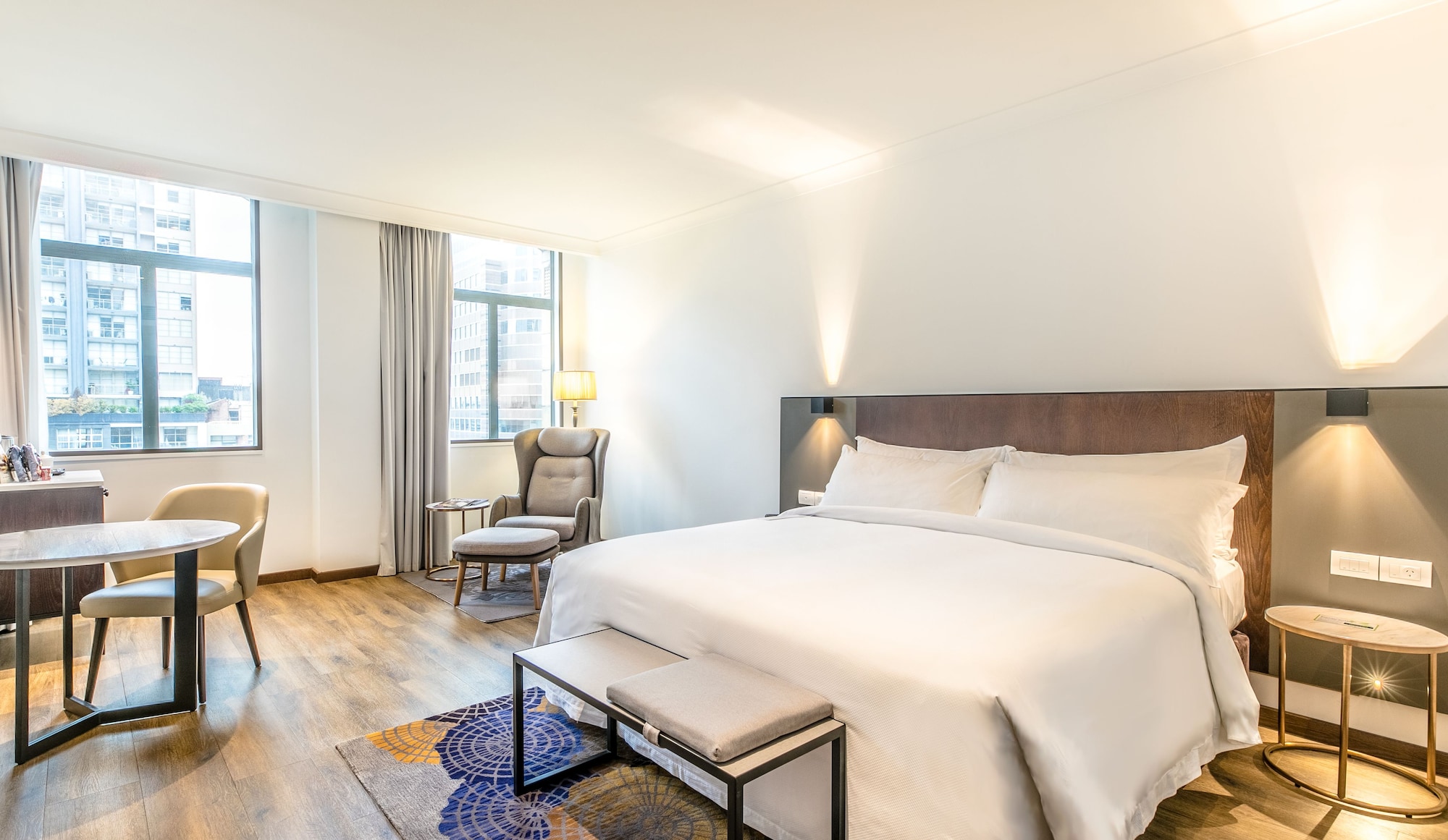 SIGNATURE, DELUXE, KING BED