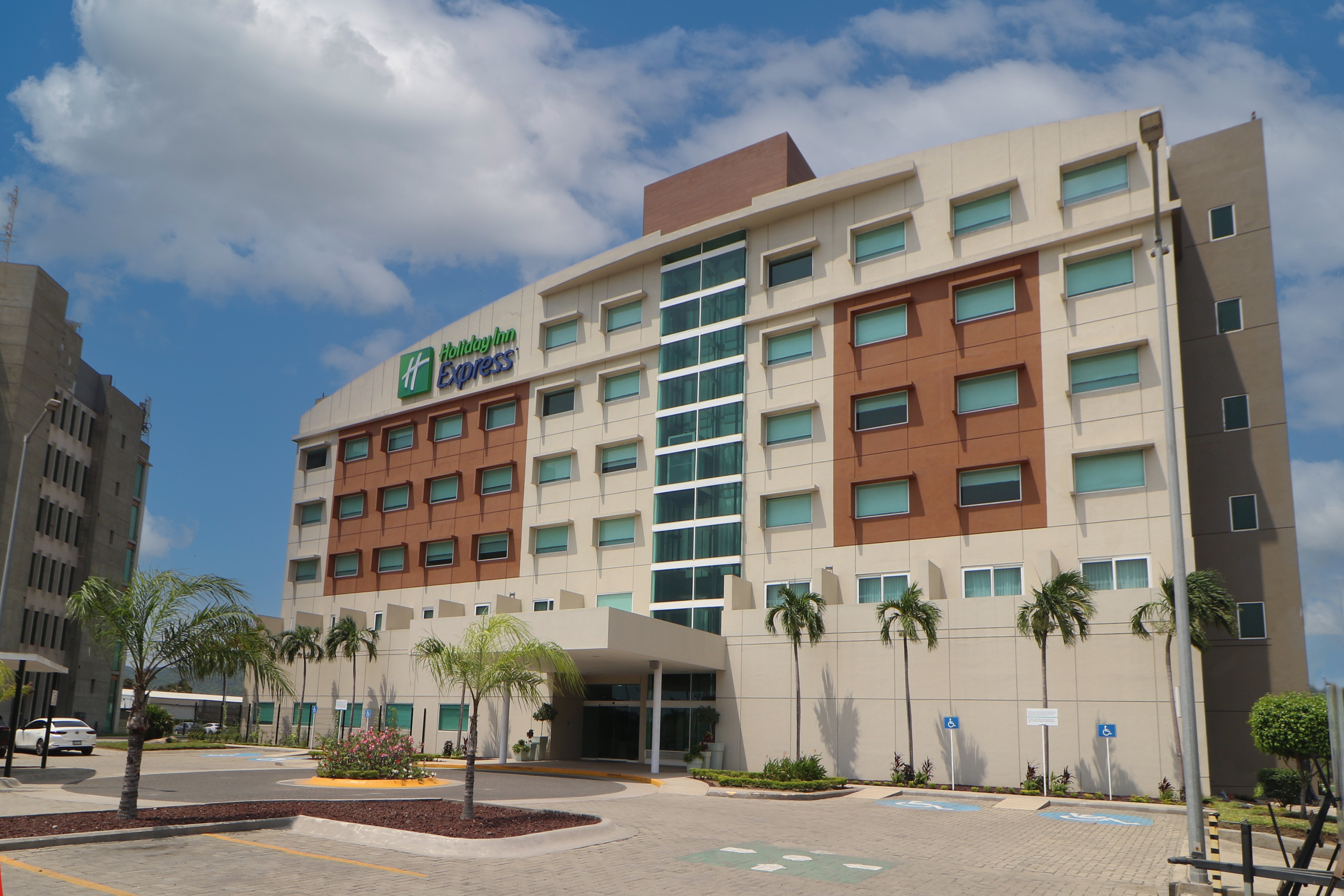 Holiday Inn Express Manzanillo 4/50