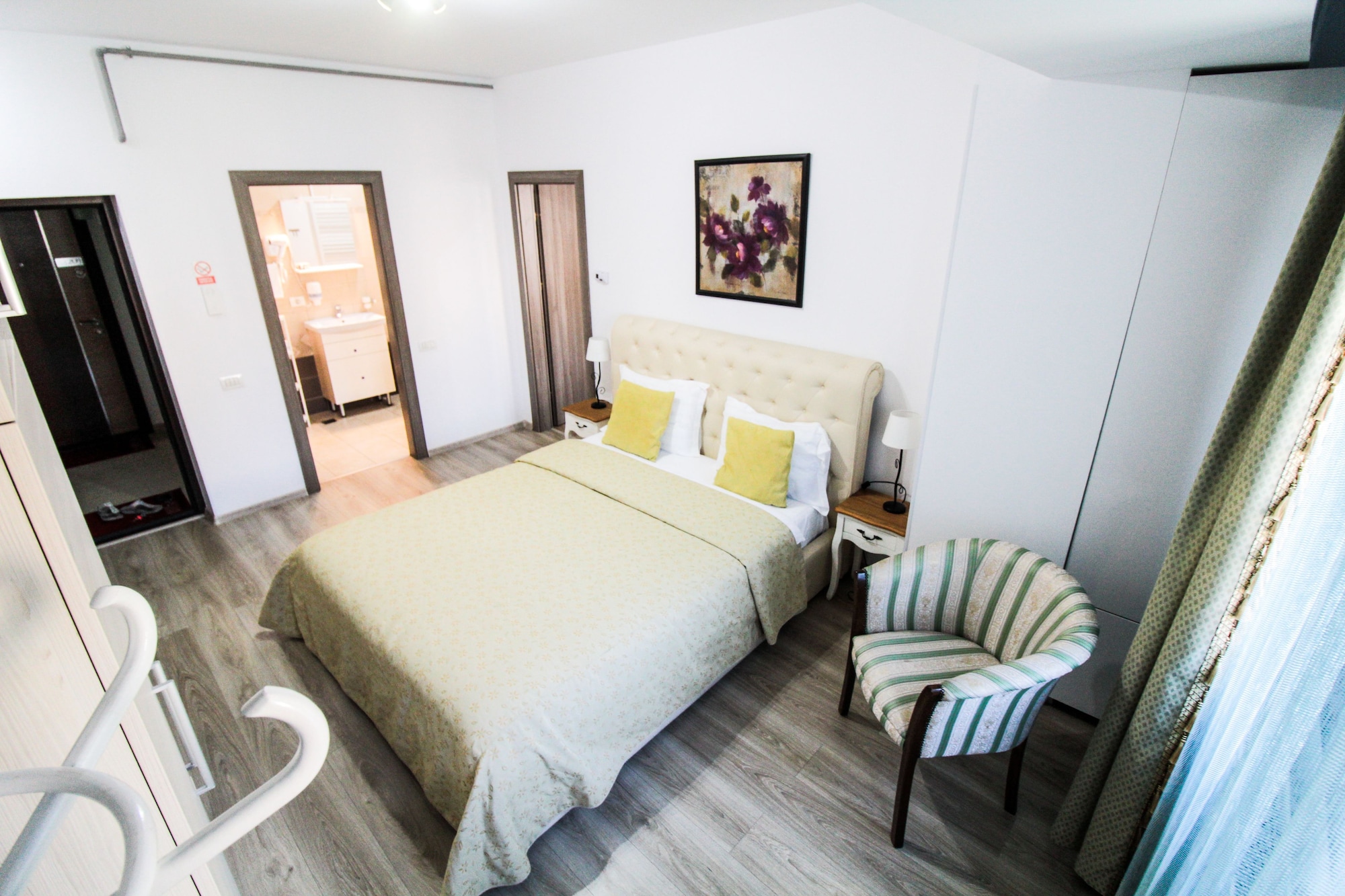 ROOM, DOUBLE BED