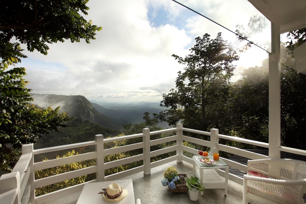 Hills And Hues Resort Thekkady 54/68