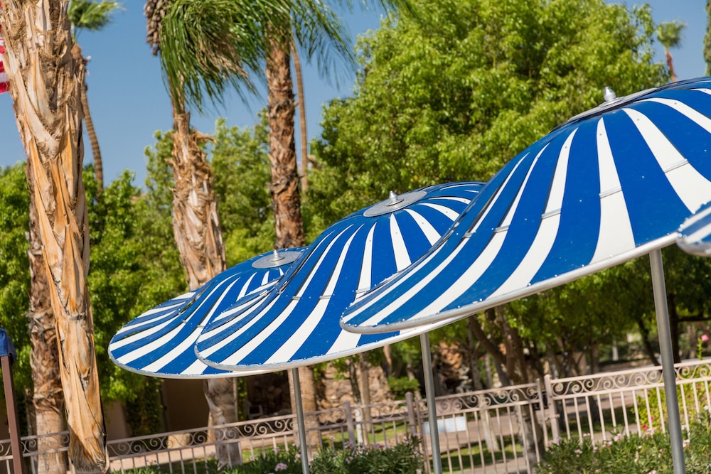 Days Inn by Wyndham Palm Springs detail
