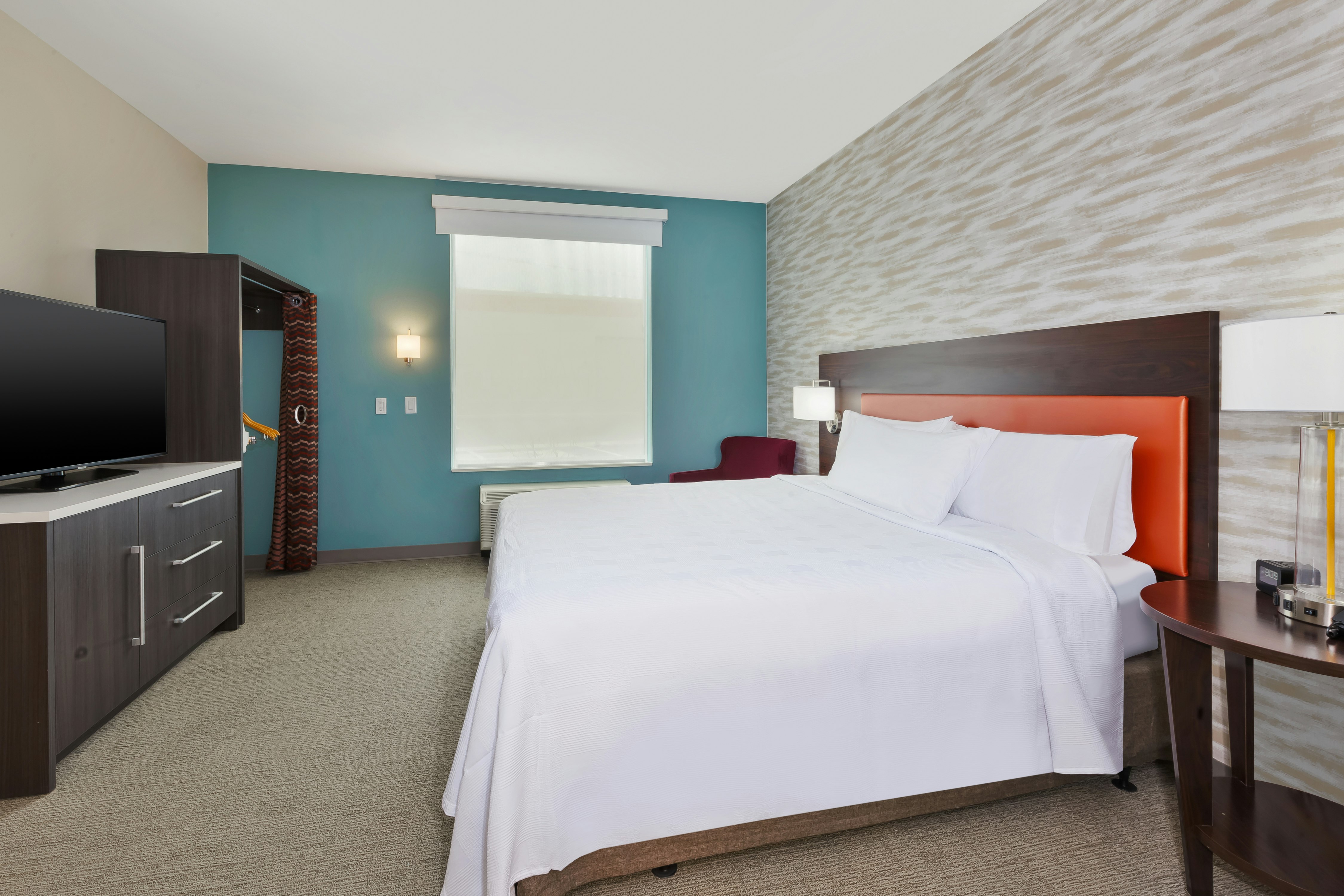 SUITE, KING BED, ACCESSIBLE