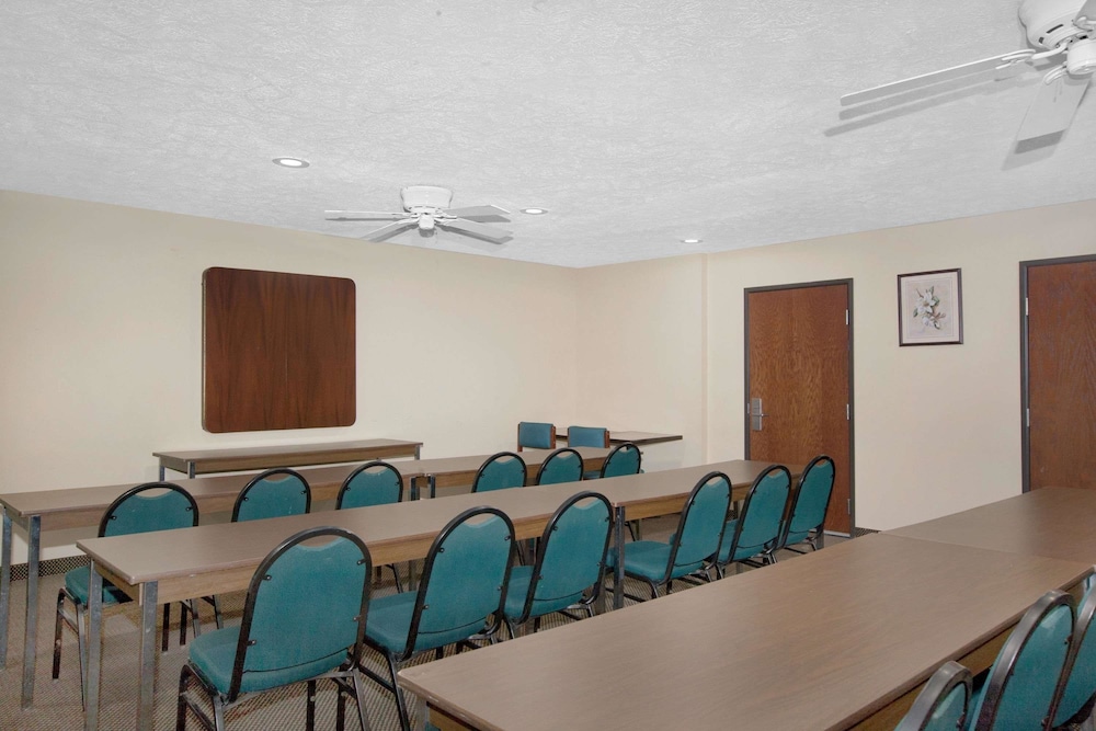 Microtel Inn & Suites by Wyndham Meridian 20/23