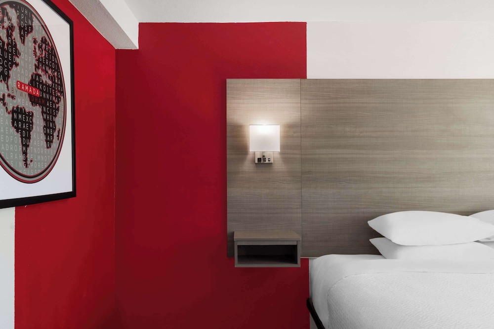Ramada by Wyndham Medford Airport North 25/47