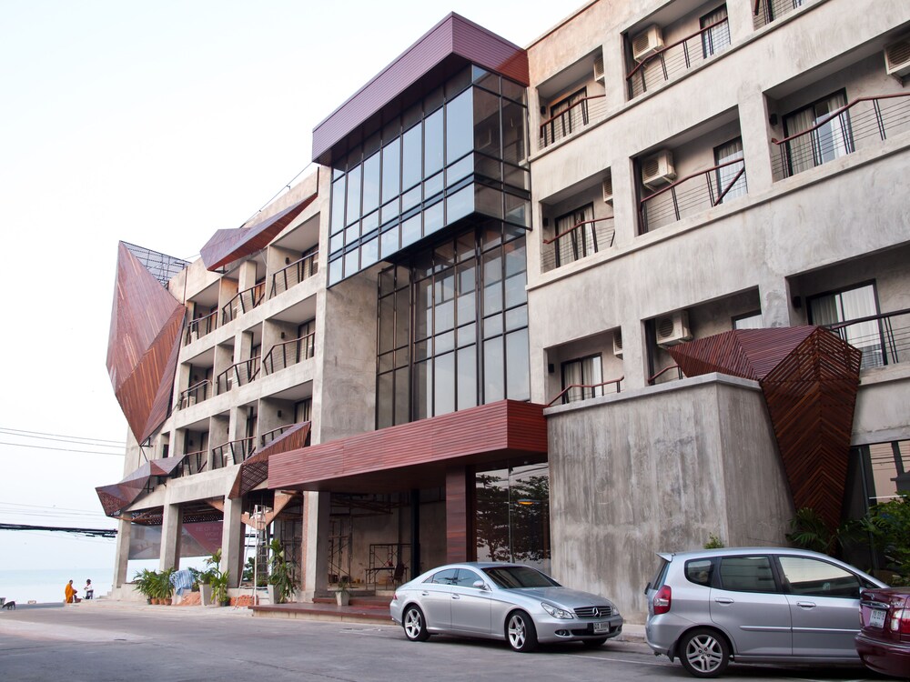 The Now Hotel 40/50
