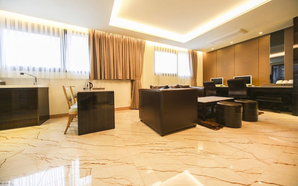 Galmea First Hotel 11/50