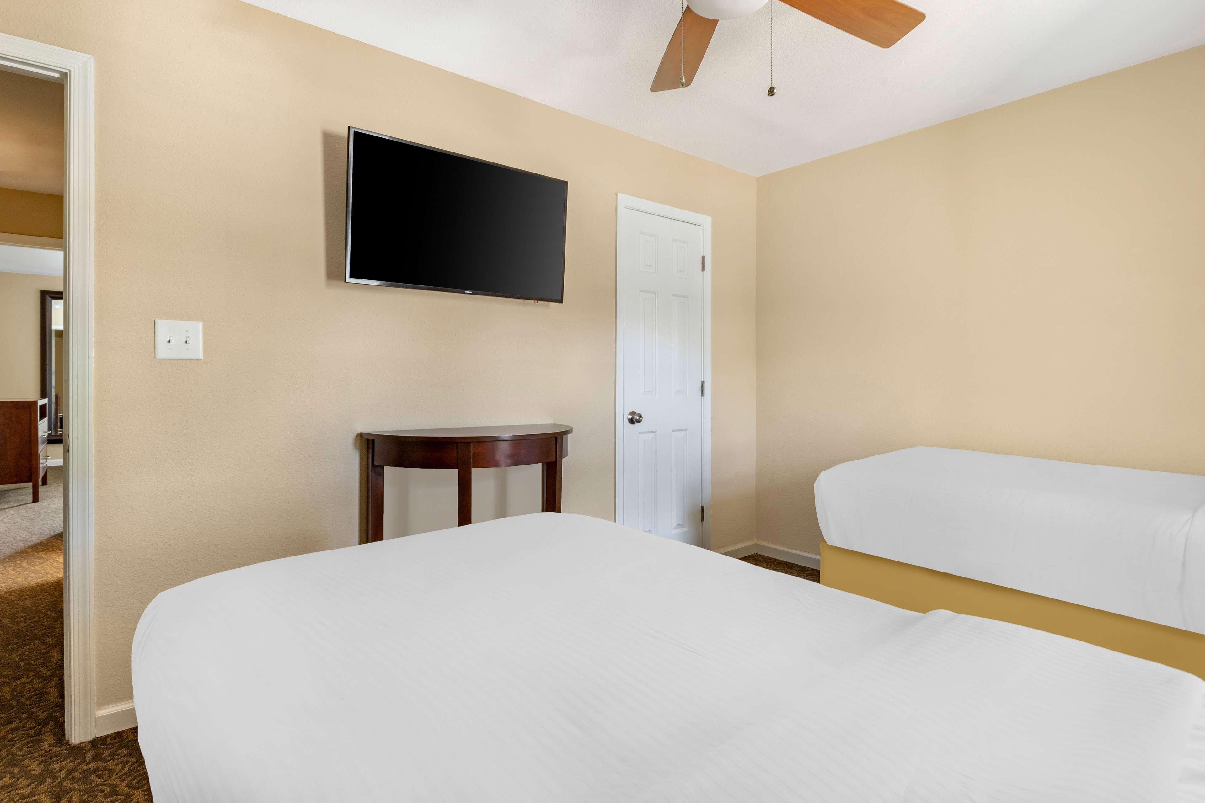 4 BEDROOMS, SUITE, TWIN BEDS, 2 KING BEDS, QUEEN BED, TWO STORY