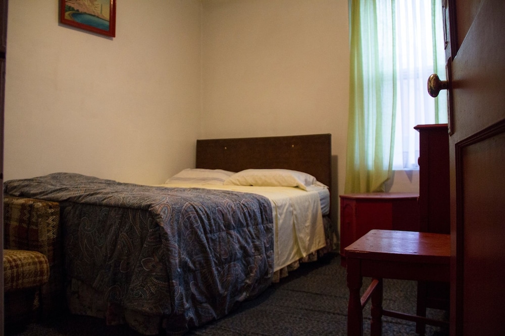 Hamtramck Hostel 11/33