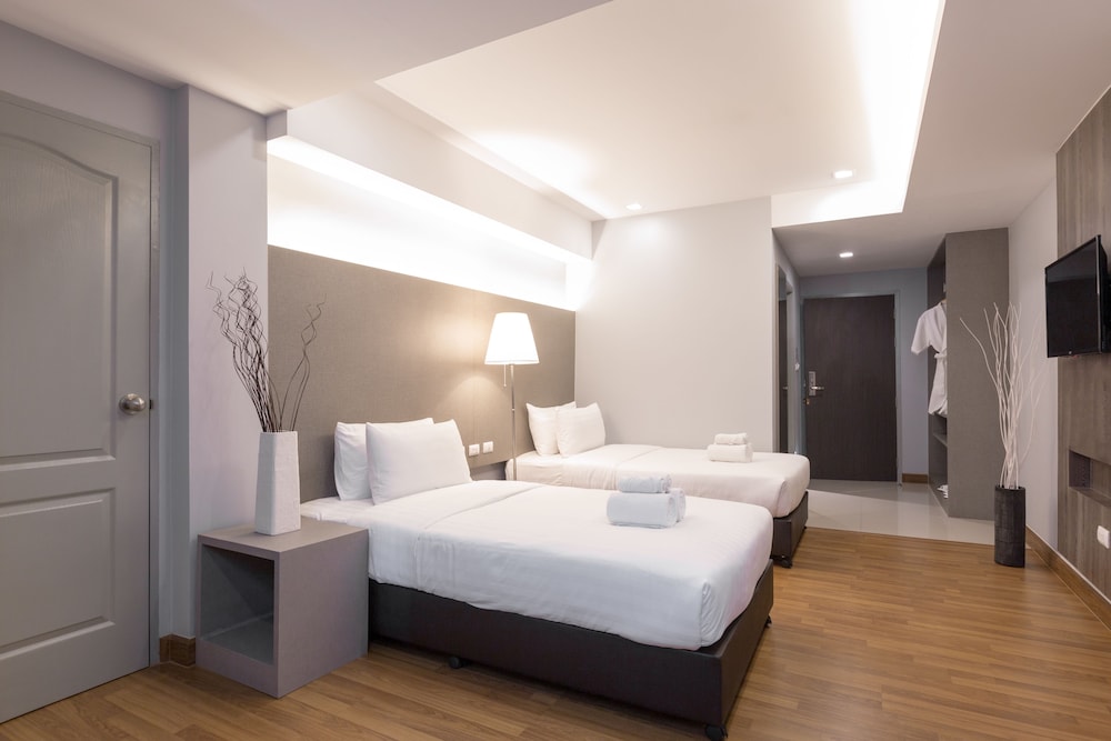 DELUXE, TWIN BEDS