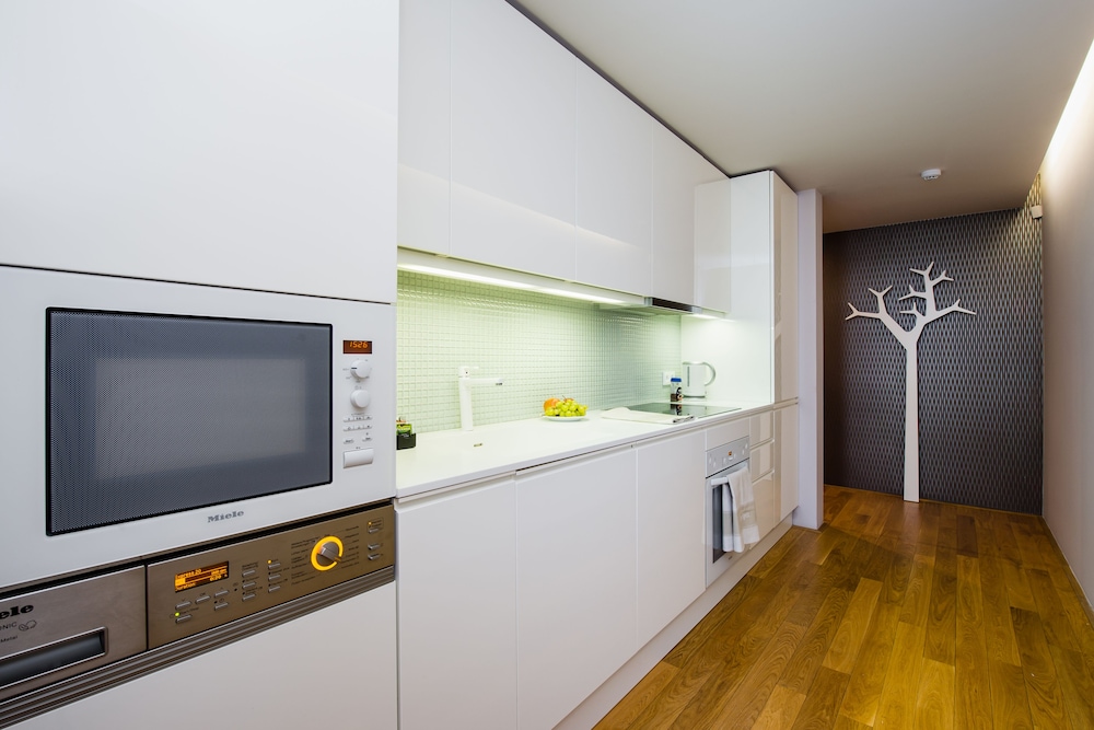 Empirent Apartments 4/50