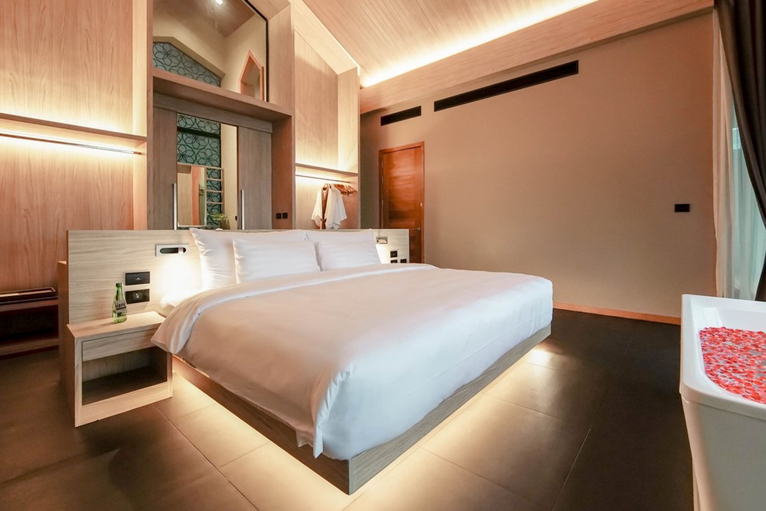 1 Bedroom, Pool, City View
