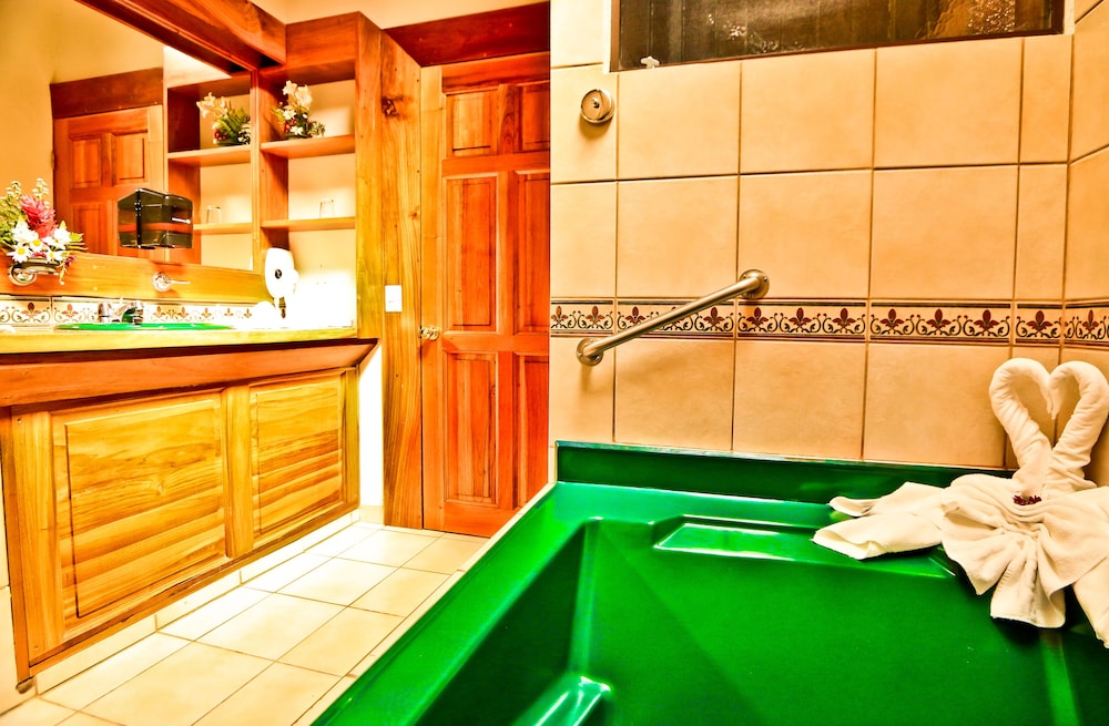 غرفة سوبيريور بسريرين مزدوجين بإطلالة على الحديقة بشرفة، Hotel de Montana Monteverde 7/7