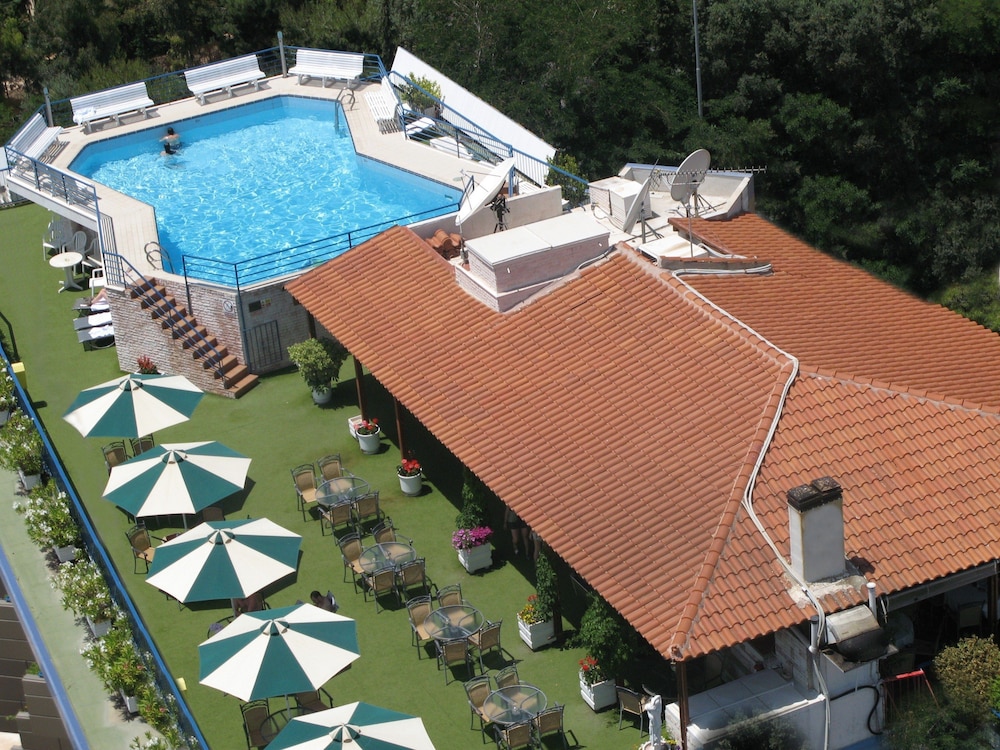 Emmantina Hotel 3/76