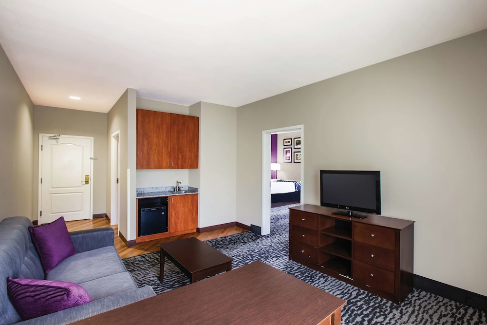 La Quinta Inn & Suites by Wyndham Baton Rouge Denham Springs 22/44