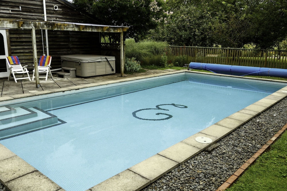 LAKE KARAPIRO LODGE 16/50