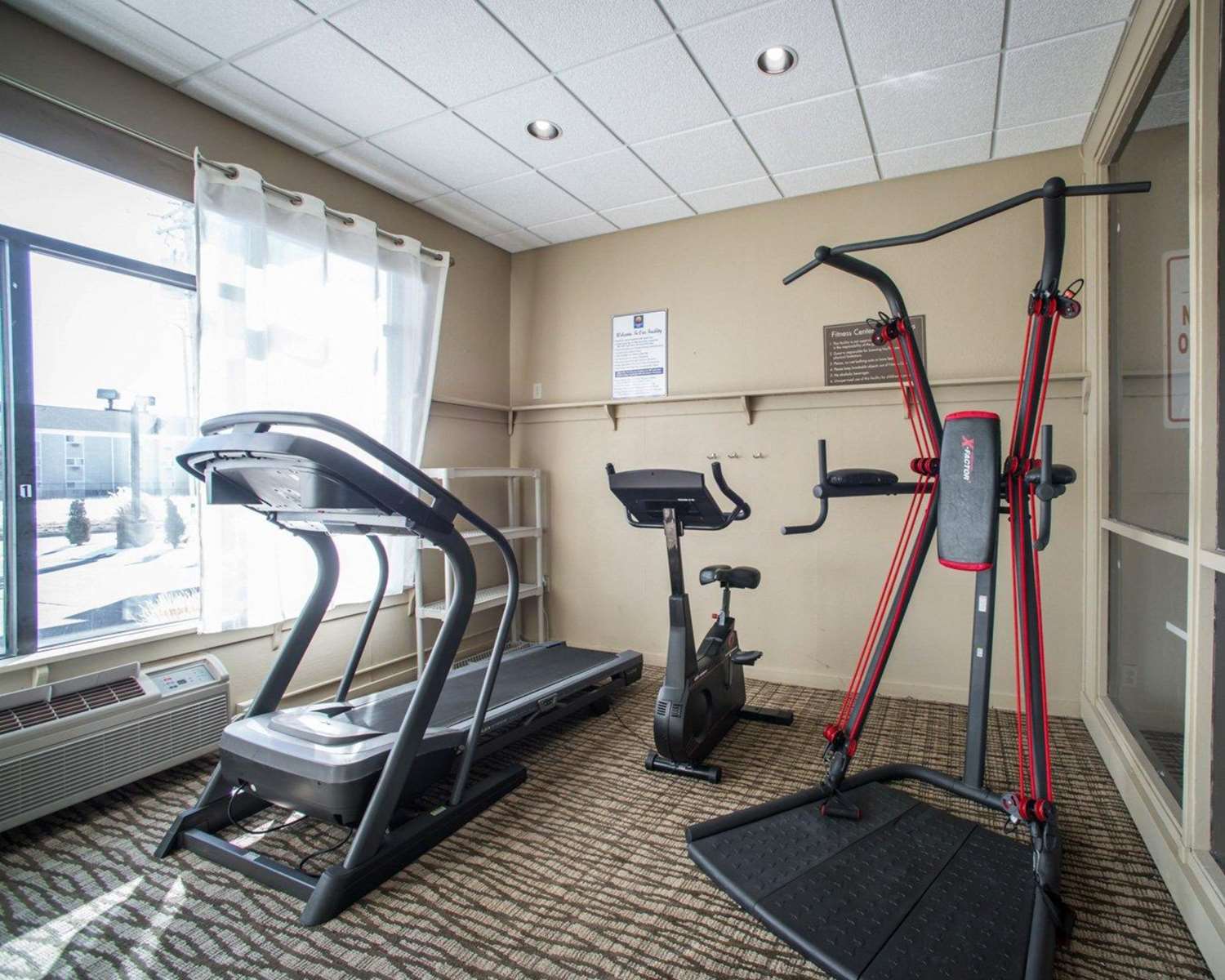 Comfort Inn & Suites Hazelwood - St. Louis 17/21