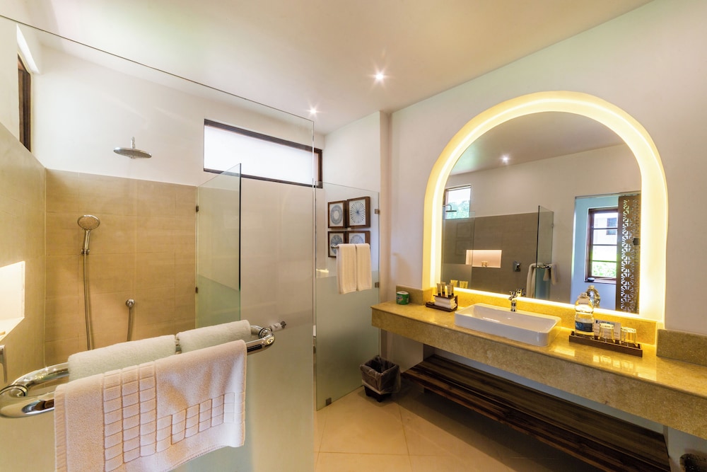Bluebay Beach Resort & Spa 52/52