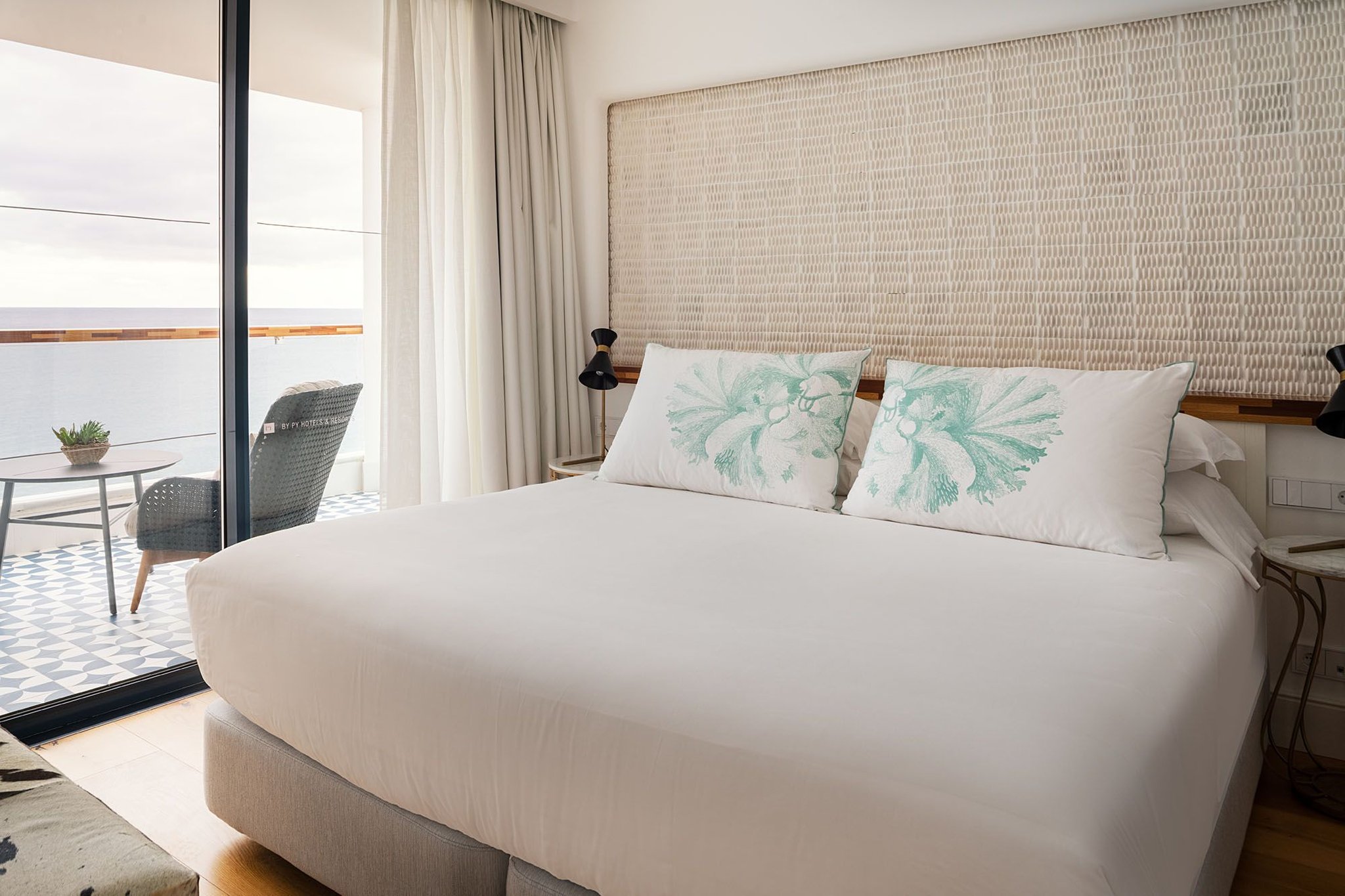 Suite, Sea View