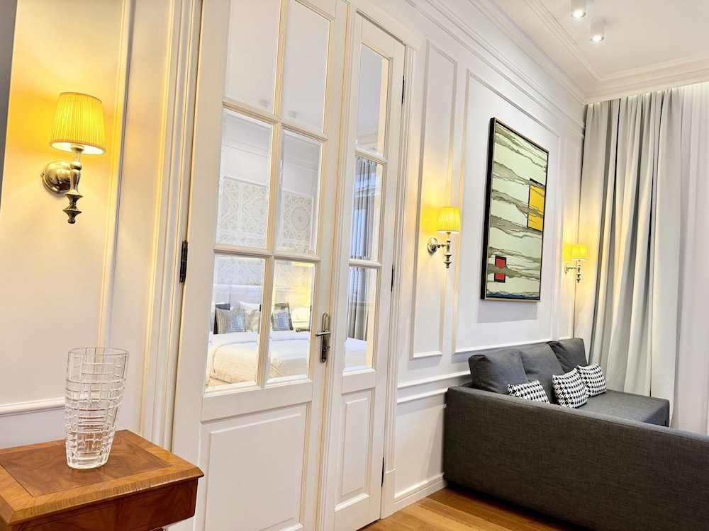 Luxury Collection Mondrian Market Square 35/48