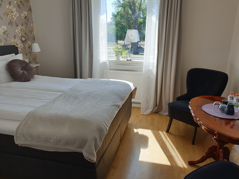 Smålandsstenar Hotell 9/37