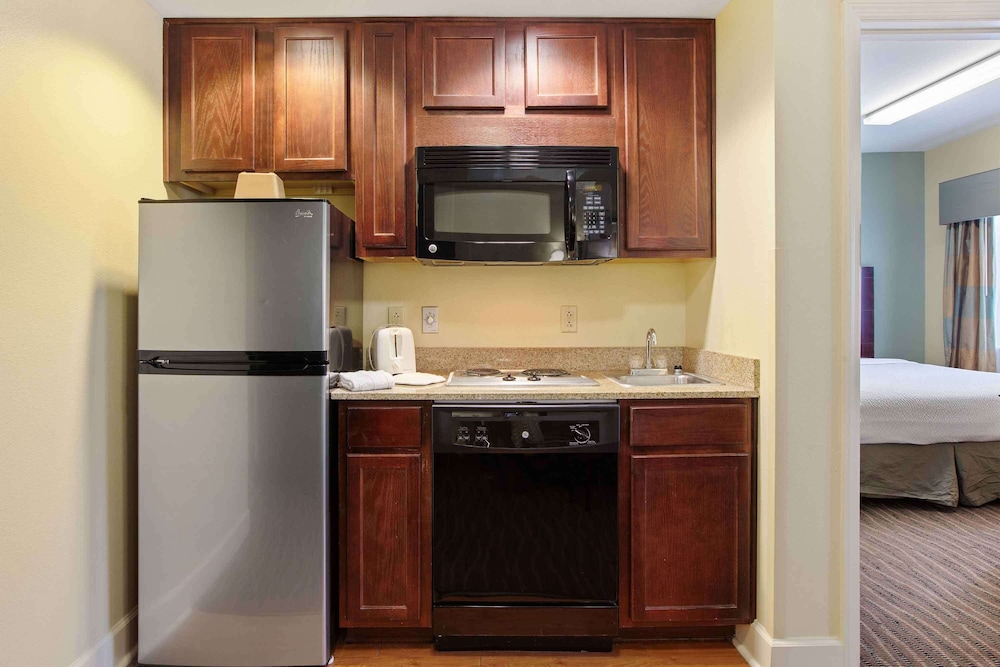 Crestwood Suites Lakeland 33/63