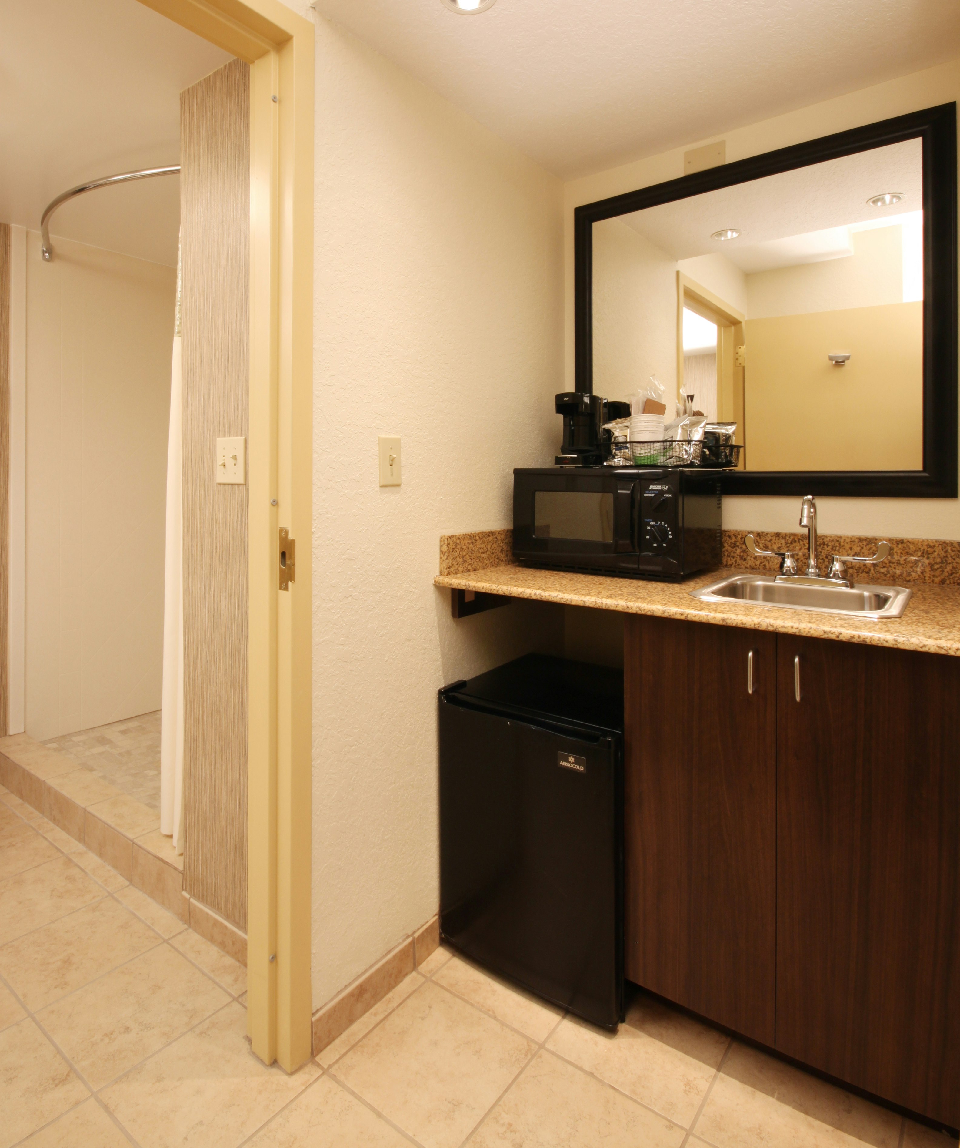 جناح بسرير كينج بحوض جاكوزي، Hampton Inn Champaign/Urbana 3/3