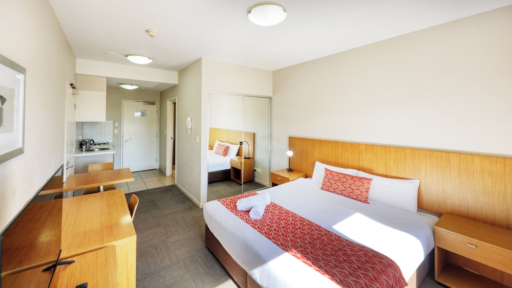 Gladstone Downtown Central Apartment Hotel 20/48