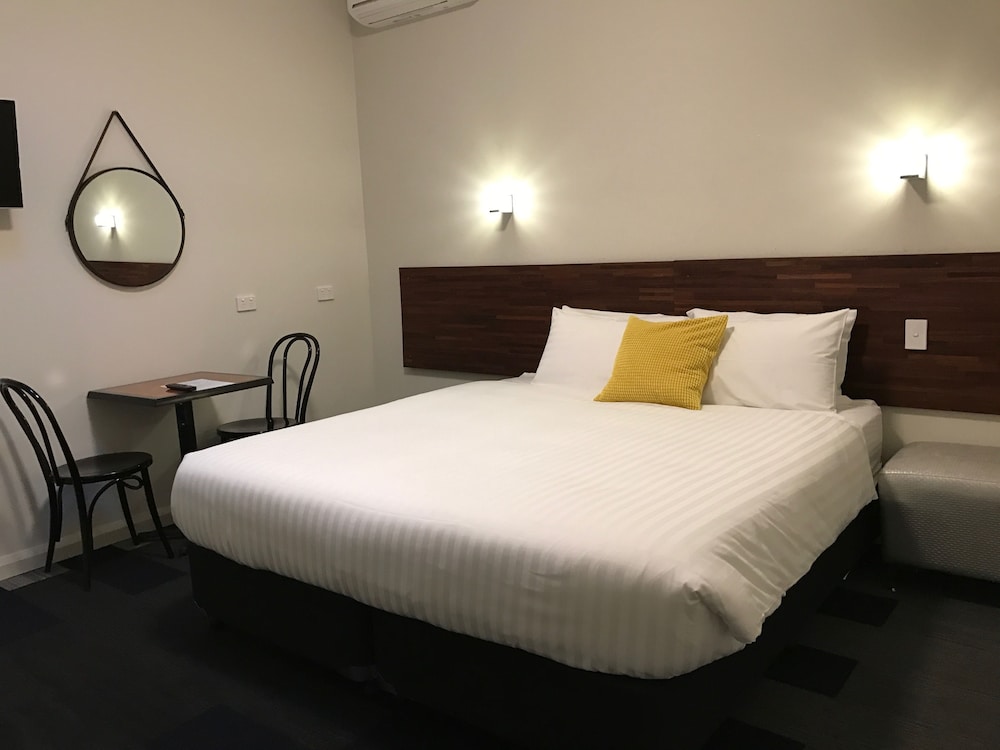 DELUXE, DOUBLE BED