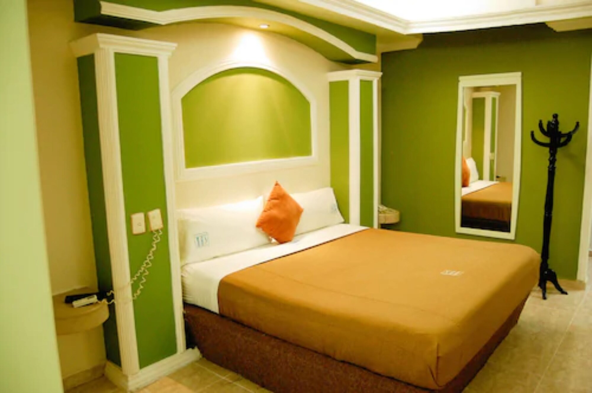 STANDARD, KING BED, SOFA