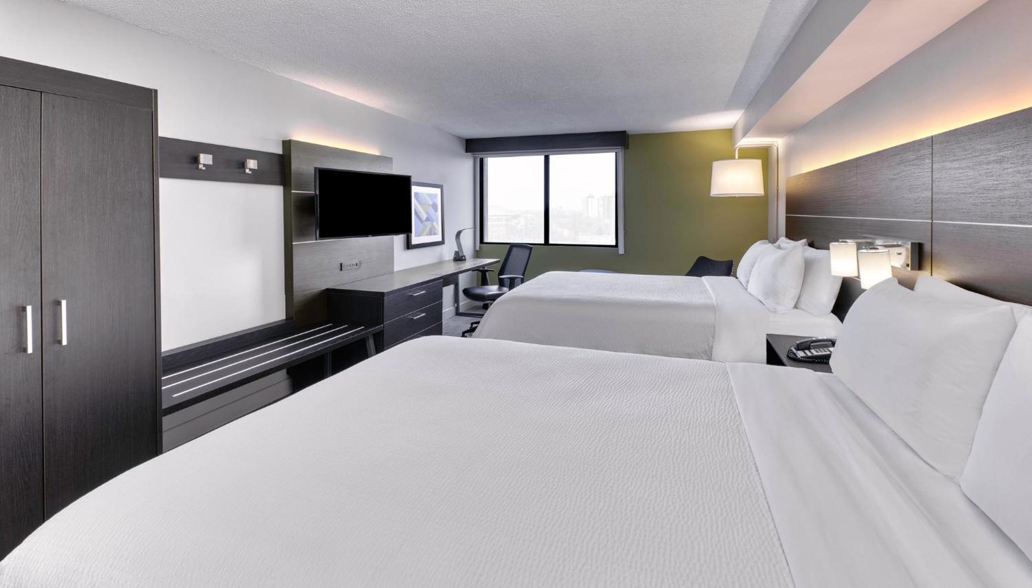Standard, King Bed, 2 Queen Beds