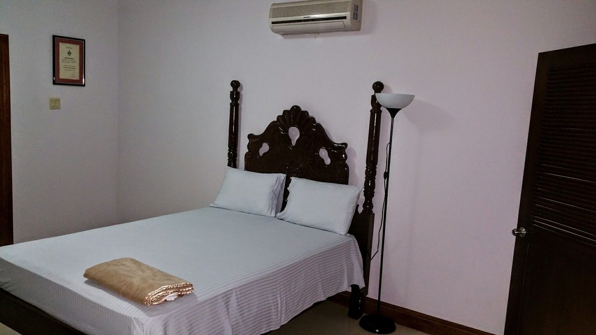 2 Bedrooms, Exclusive, Apartment, King and Queen Bed, Mountain View, Pool Access