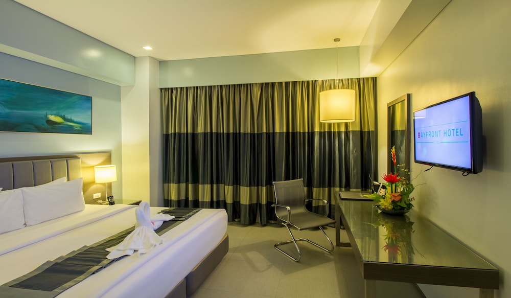 Bayfront Hotel Cebu - North Reclamation 26/67