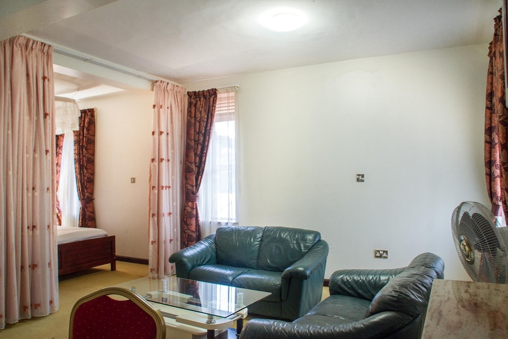 Sheron Hotel 36/51