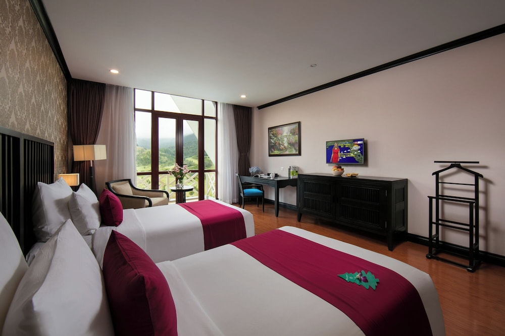 DELUXE, TWIN BEDS, GOLF COURSE VIEW