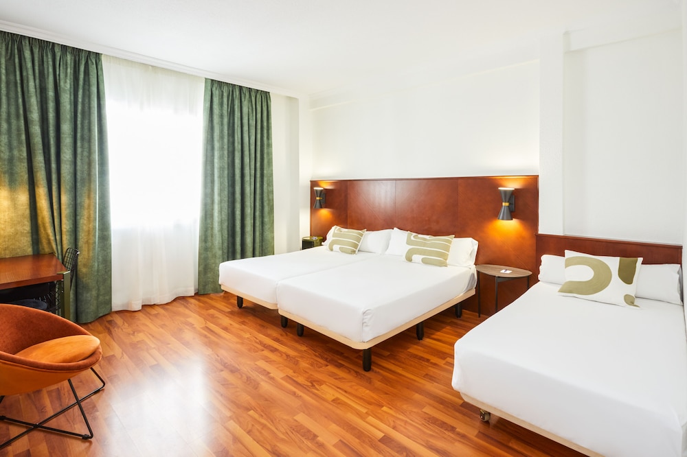 ROOM, TRIPLE