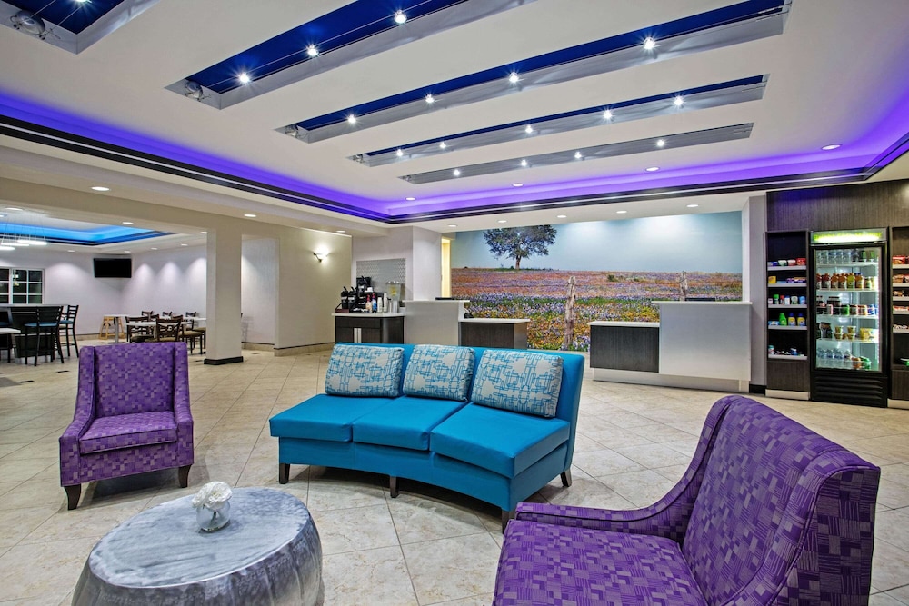 La Quinta Inn & Suites by Wyndham Fairfield TX 40/58