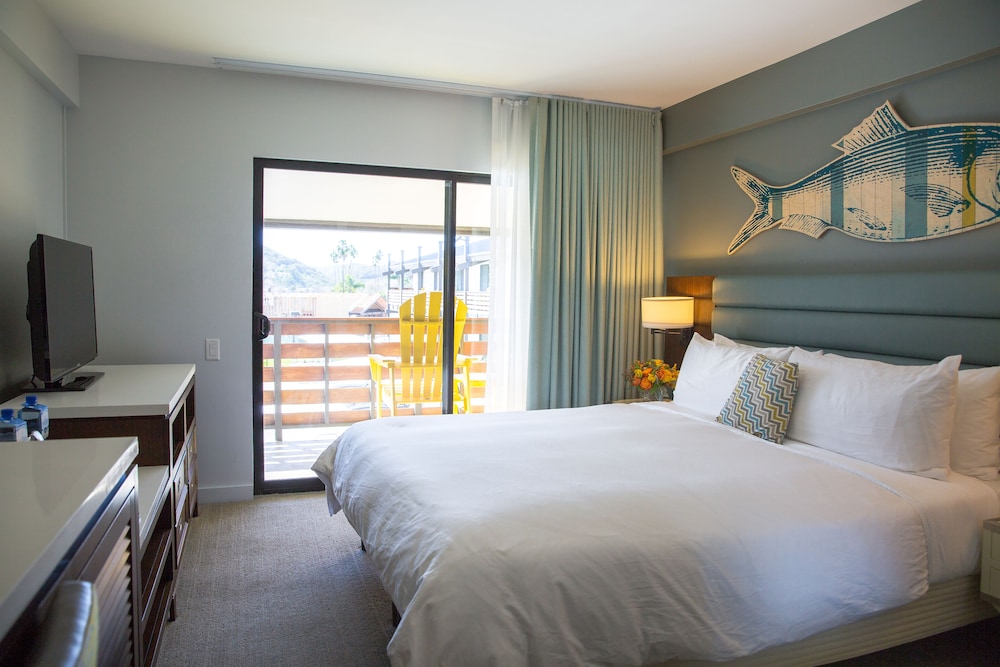 Lakehouse Hotel and Resort 24/100