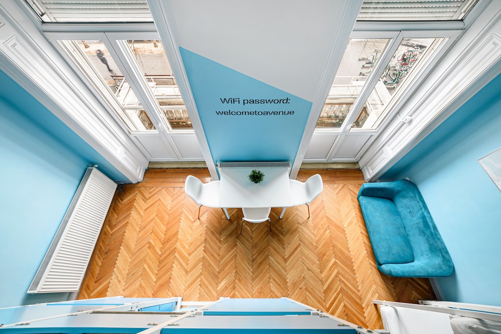 Avenue Hostel 6/50