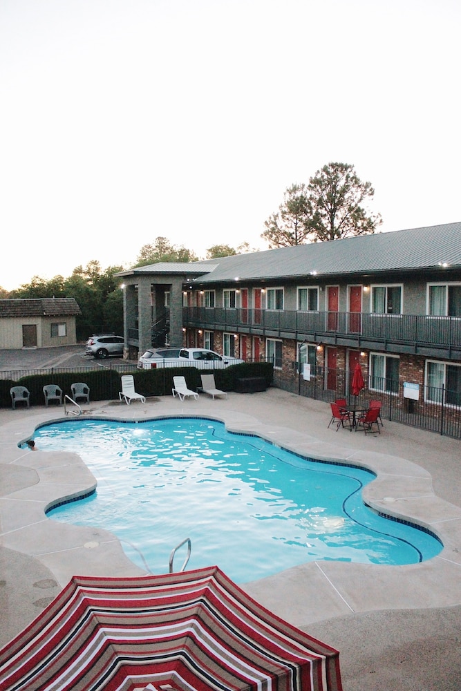 Days Inn by Wyndham Show Low 1/36